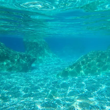 Traditional Stone-built Azalas شقة